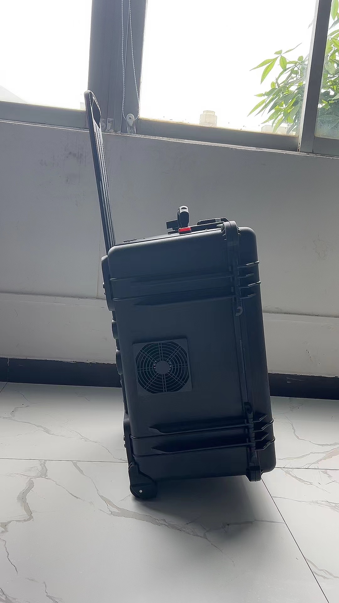 德宏手拉箱型移动通信干扰器